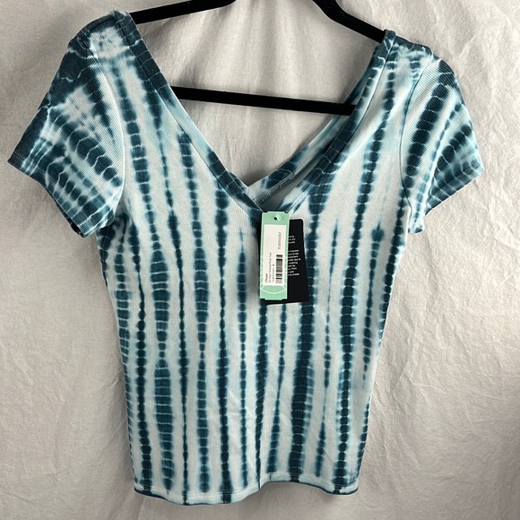 Chaser Tops - Chaser small archer v neck nwt